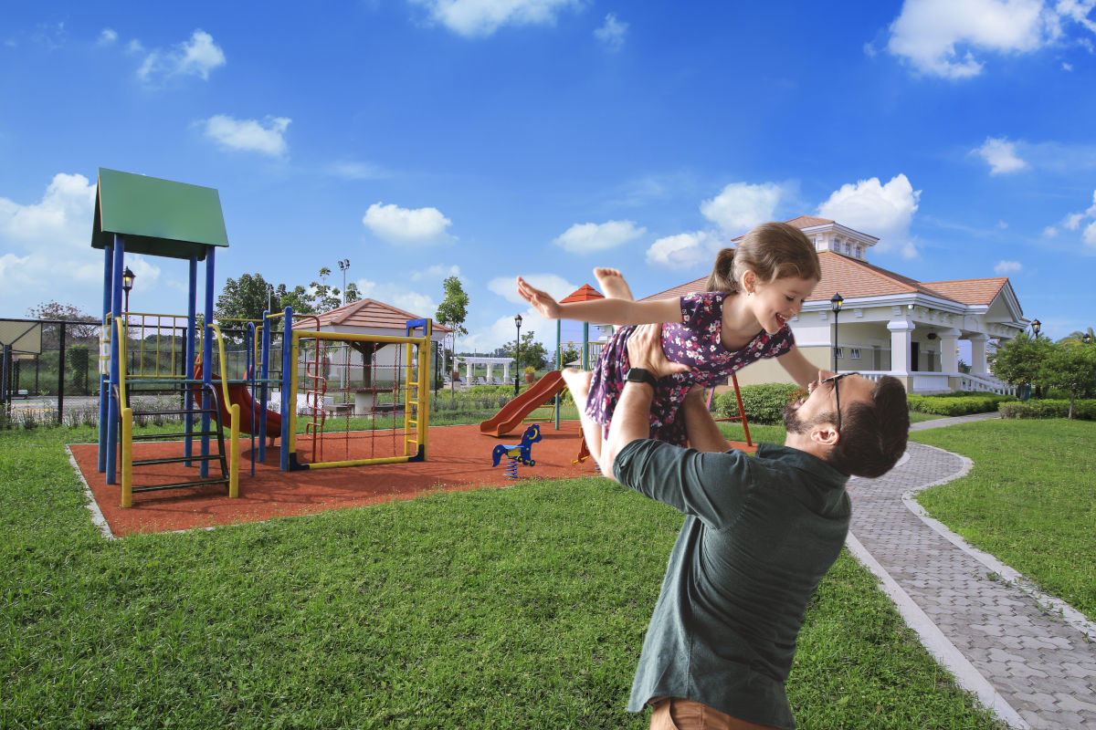hampton-orchards-playground-with-father-and-daughter