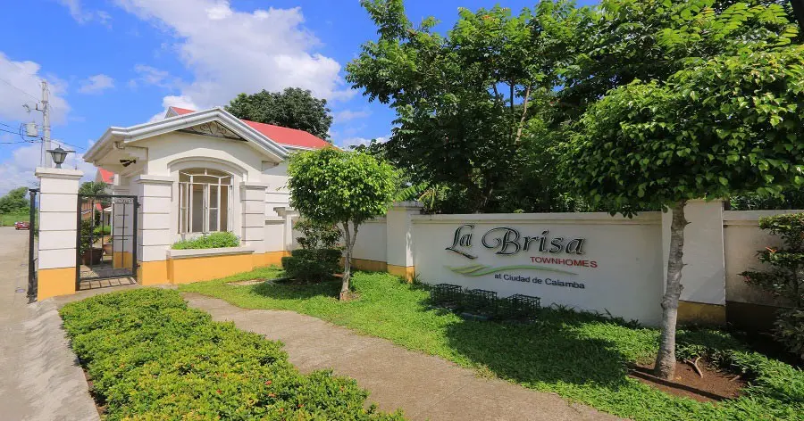 La-Brisa-Main-Entrance